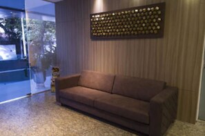 Lobby sitting area - San Phillip Flat Hotel (Fortaleza)