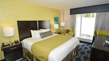 Standard Room, 1 King Bed, Non Smoking, Refrigerator & Microwave | In-room safe, desk, blackout drapes, iron/ironing board