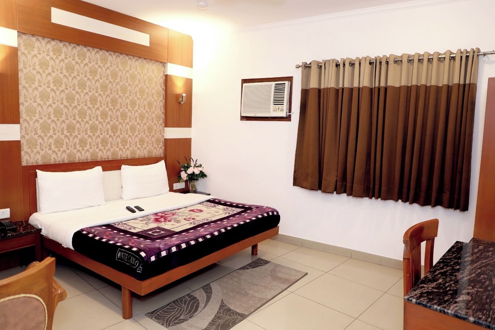 deluxe room | 1 bedroom, premium bedding, minibar, desk