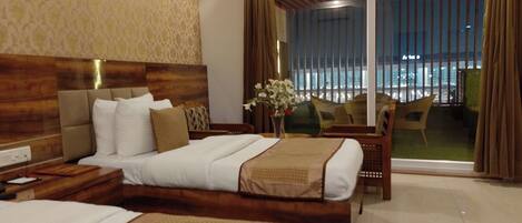 Quarto premium | 1 quarto, roupas de cama premium, escrivaninha, quartos à prova de som