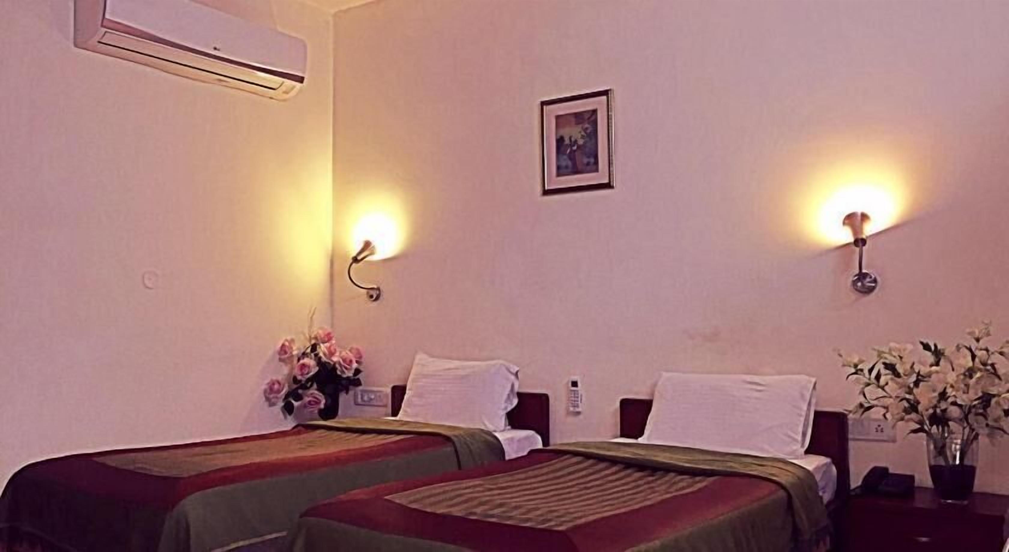 1 bedroom, premium bedding, desk, soundproofing