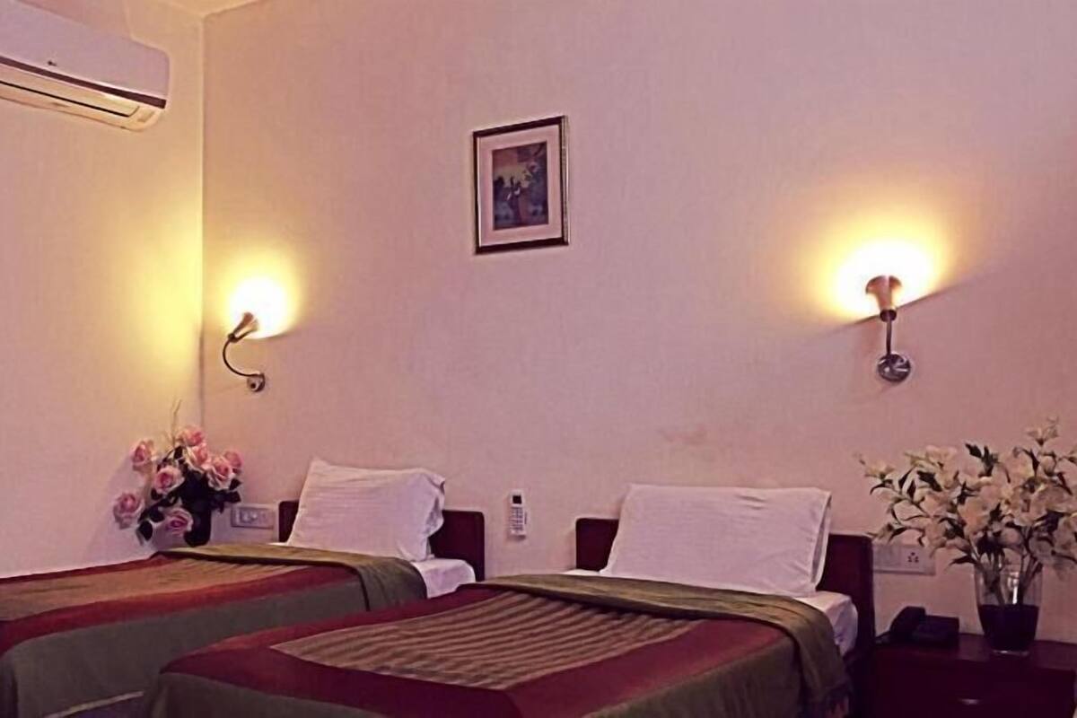 1 bilik tidur, peralatan tempat tidur premium, meja, kalis bunyi 