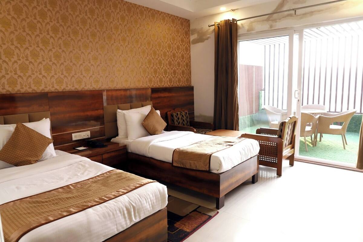 suite | 1 bedroom, premium bedding, minibar, desk