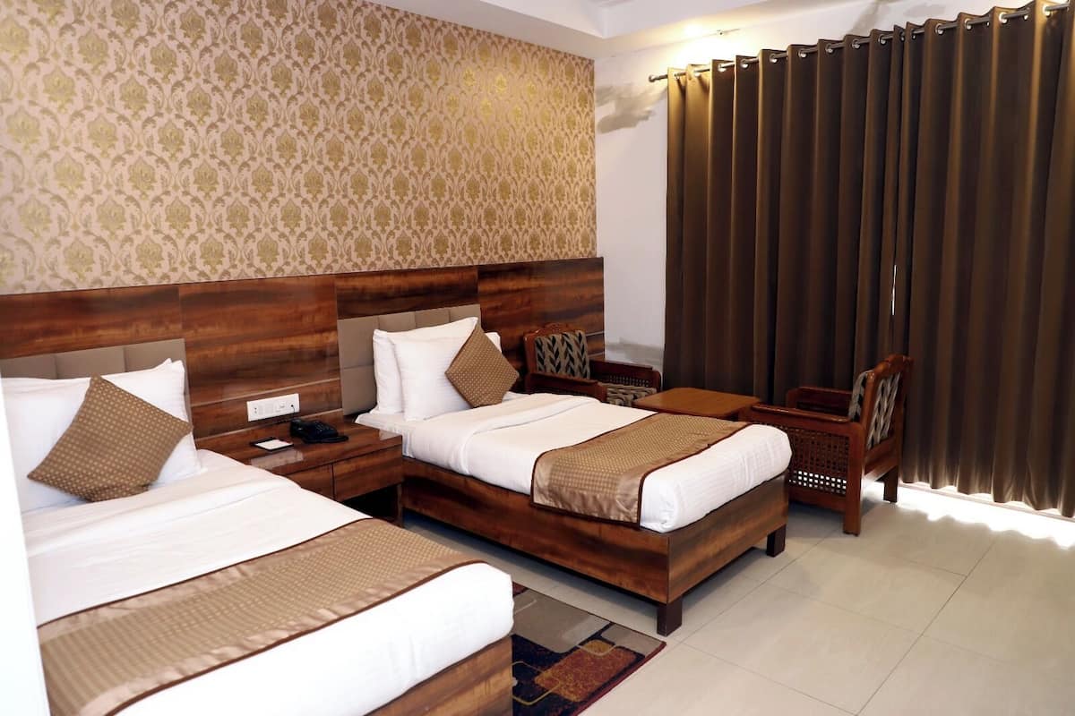 suite | 1 bedroom, premium bedding, minibar, desk