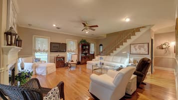 Luxury Room, 1 Double & 1 Twin Bed, BR3 | Living area | Flat-screen TV, DVD player