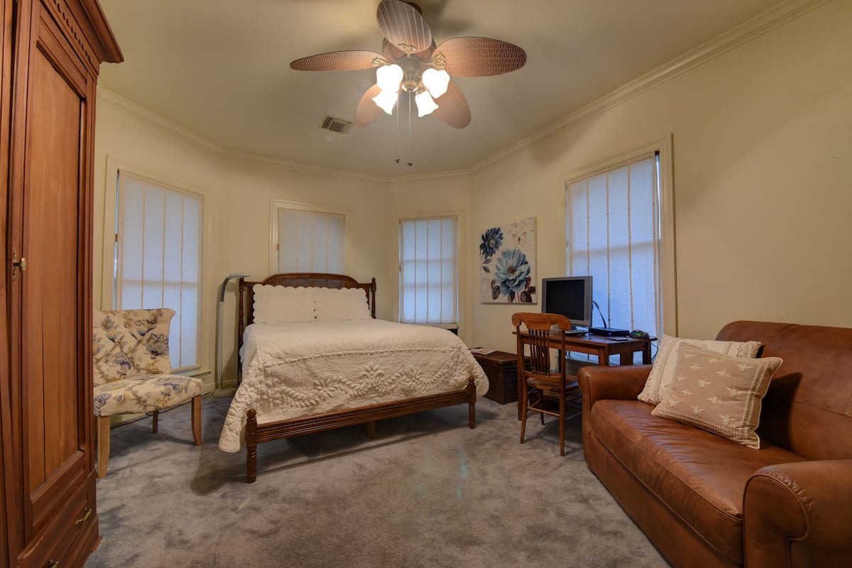 Luxury Room, 1 Queen Bed with Sofabed, BR1