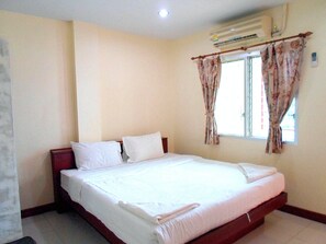 Standard Room, 1 Double Bed, City View | Free WiFi - S Vittayakorn Apartment (Surat Thani)