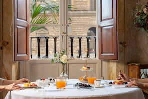 Suite (Imperial) | In-room dining