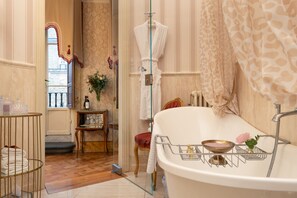 Suite (Imperial) | Badeværelse | Gratis toiletartikler, hårtørrer, badekåber, hjemmesko