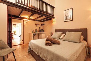 Standard Room, 1 King Bed | Premium bedding, in-room safe, free WiFi, bed sheets