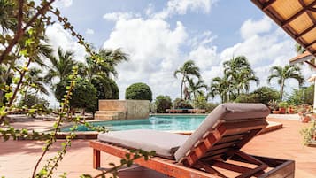 Outdoor pool, pool loungers