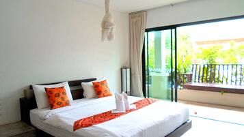 Superior kamer, 1 tweepersoonsbed, uitzicht op zwembad | Een bureau, gratis wifi