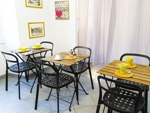 En 32-tommers LCD-TV med kabel-kanaler samt TV