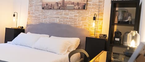 Double room with en-suite bathroom | 高档床上用品、羽绒被、特色装修、特色家居