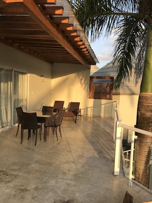 Suite, 1 King Bed with Sofa bed, Partial Ocean View