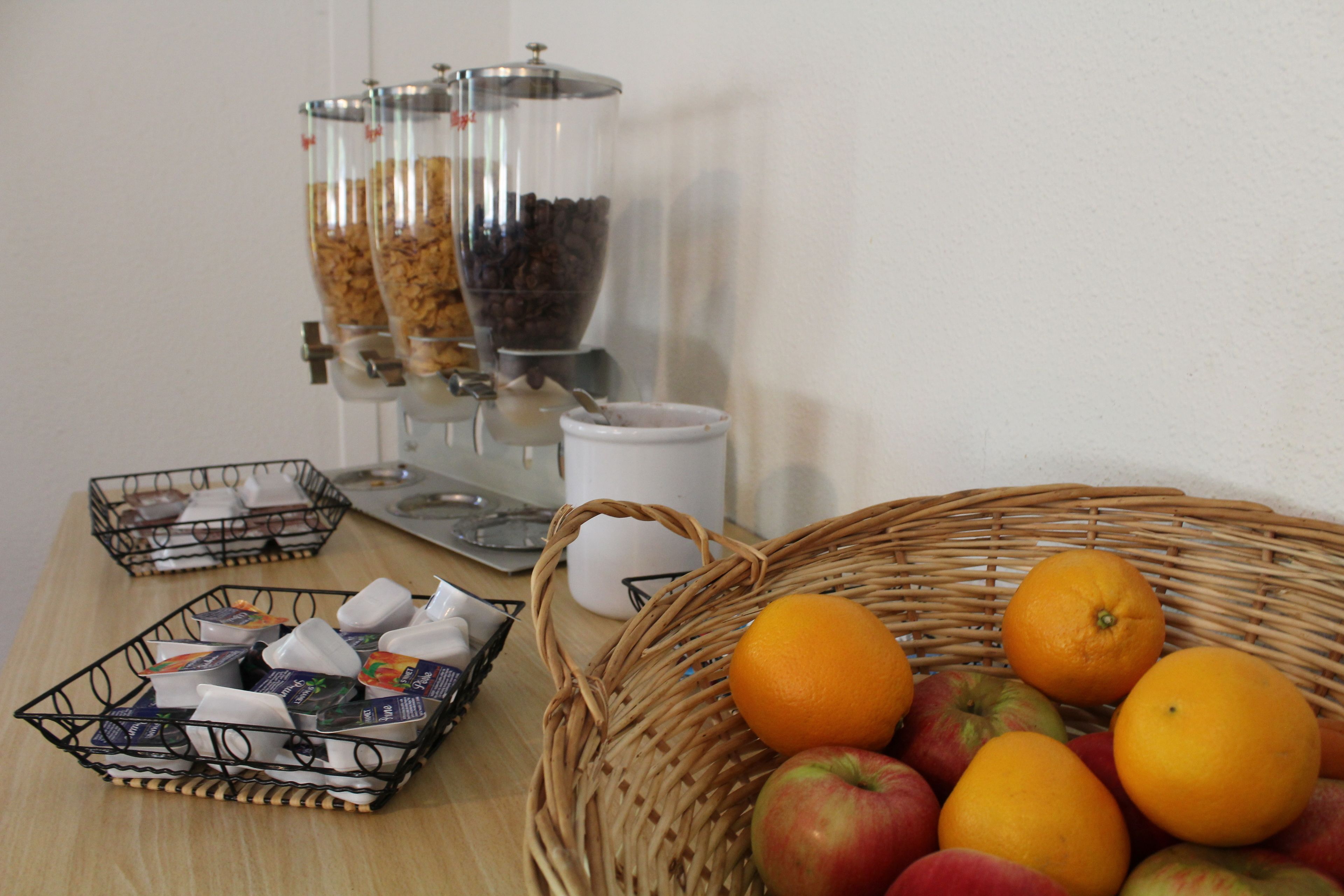 Petit déjeuner continental (8.50 EUR par personne)