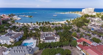 Beach Club 1 Bedroom Apartment