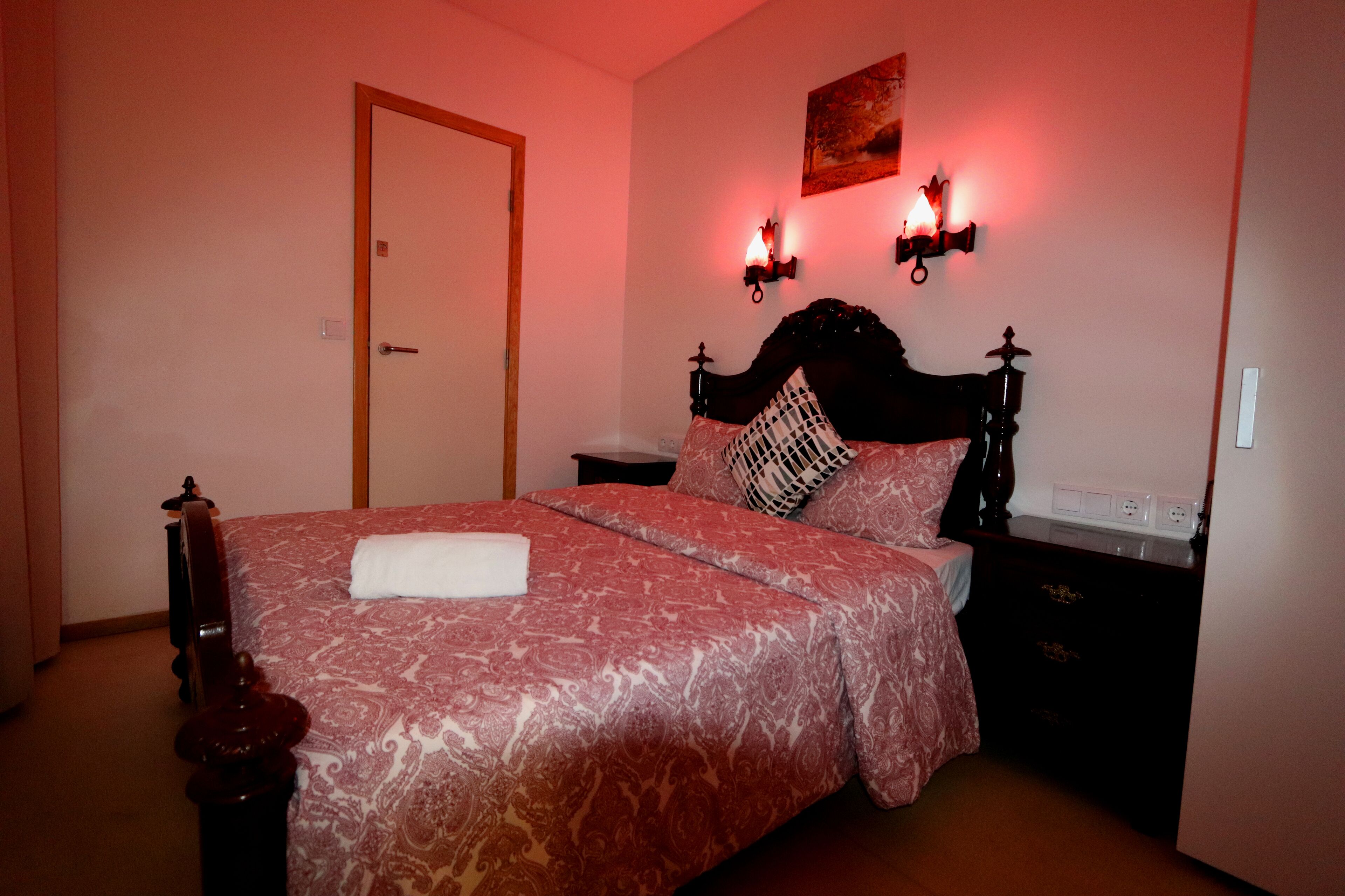 Basic Double Room, 1 Double Bed, Private Bathroom | Blackout curtains, iron/ironing board, free WiFi, bed sheets