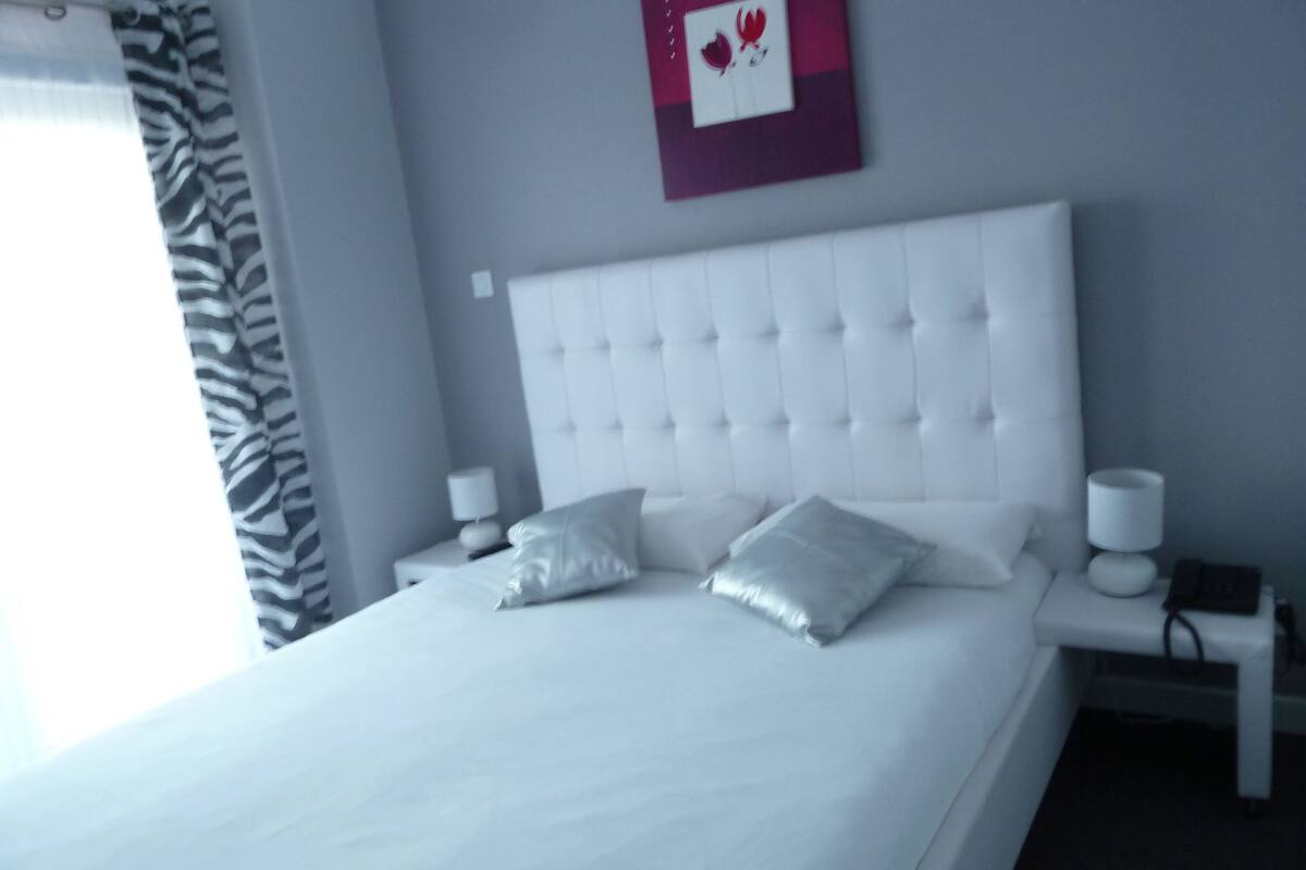 desk, soundproofing, iron/ironing board, free wifi