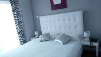 Bureau, chambres insonorisées, fer et planche à repasser, Wi-Fi gratuit