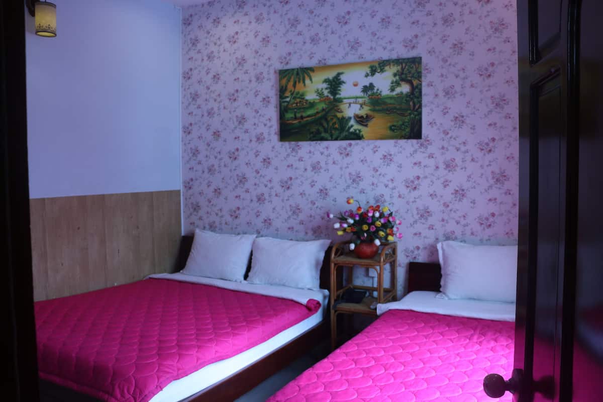 Triple Room | Minibar, in-room safe, desk, free WiFi