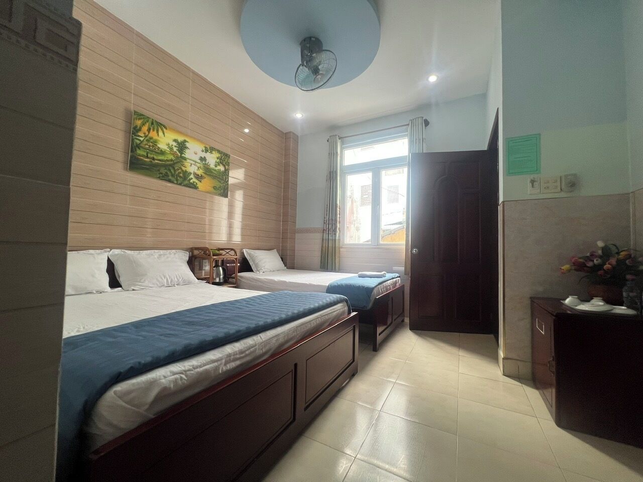 Minibar, safe på rommet, skrivebord og wi-fi (inkludert)