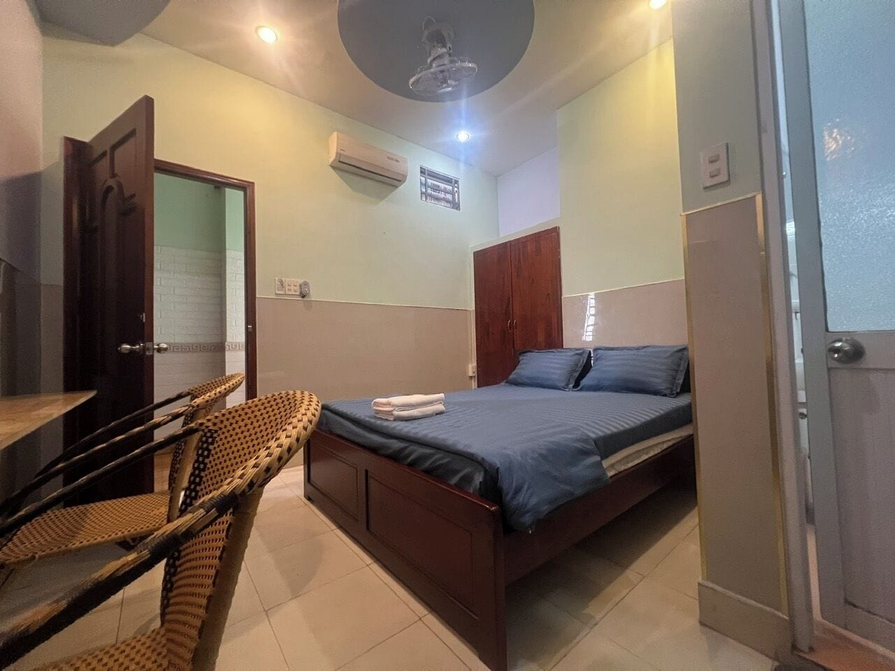 Dobbeltrom – standard (No window) | Minibar, safe på rommet, skrivebord og wi-fi (inkludert)