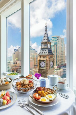 大都会套房，塔楼景观 (大床) | 客房景观