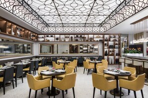 Daily buffet breakfast (MOP 261.8 per person) - St. Regis Macao (Cotai)