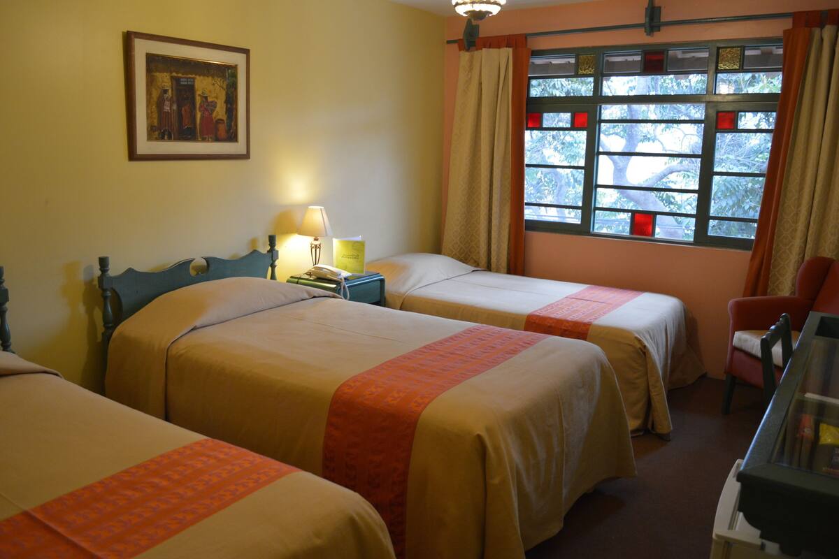 Chambre Triple | Minibar, bureau, Wi-Fi gratuit