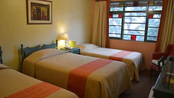 Triple Room | Minibar, desk, free WiFi