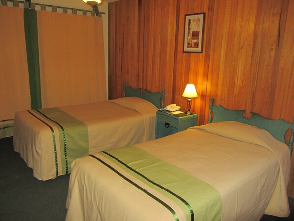 Twin Room | Minibar, desk, free WiFi - Hostel Collacocha (Lima)
