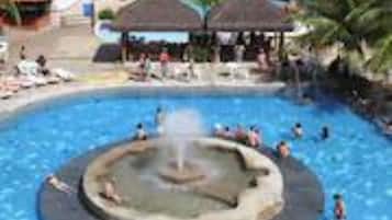 10 outdoor pools, pool umbrellas, pool loungers