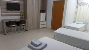 Frigobar, cofres nos quartos, escrivaninha, Wi-Fi de cortesia