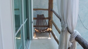 Studio Suite, 1 King Bed | Balcony - Elements of the Island (Isla Mujeres)