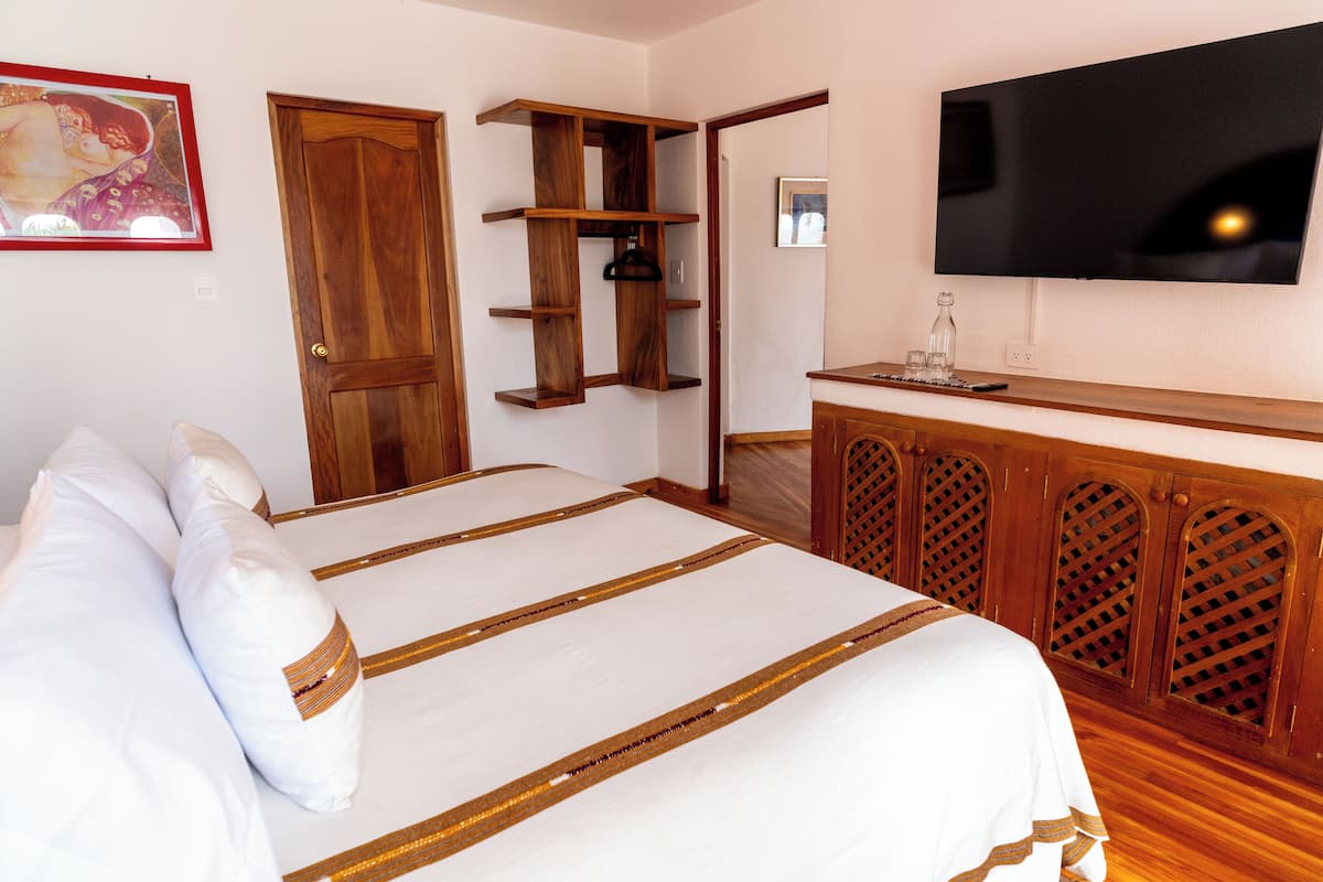 Premium Suite, 1 King Bed, Lake View | Premium bedding, down comforters, bed sheets