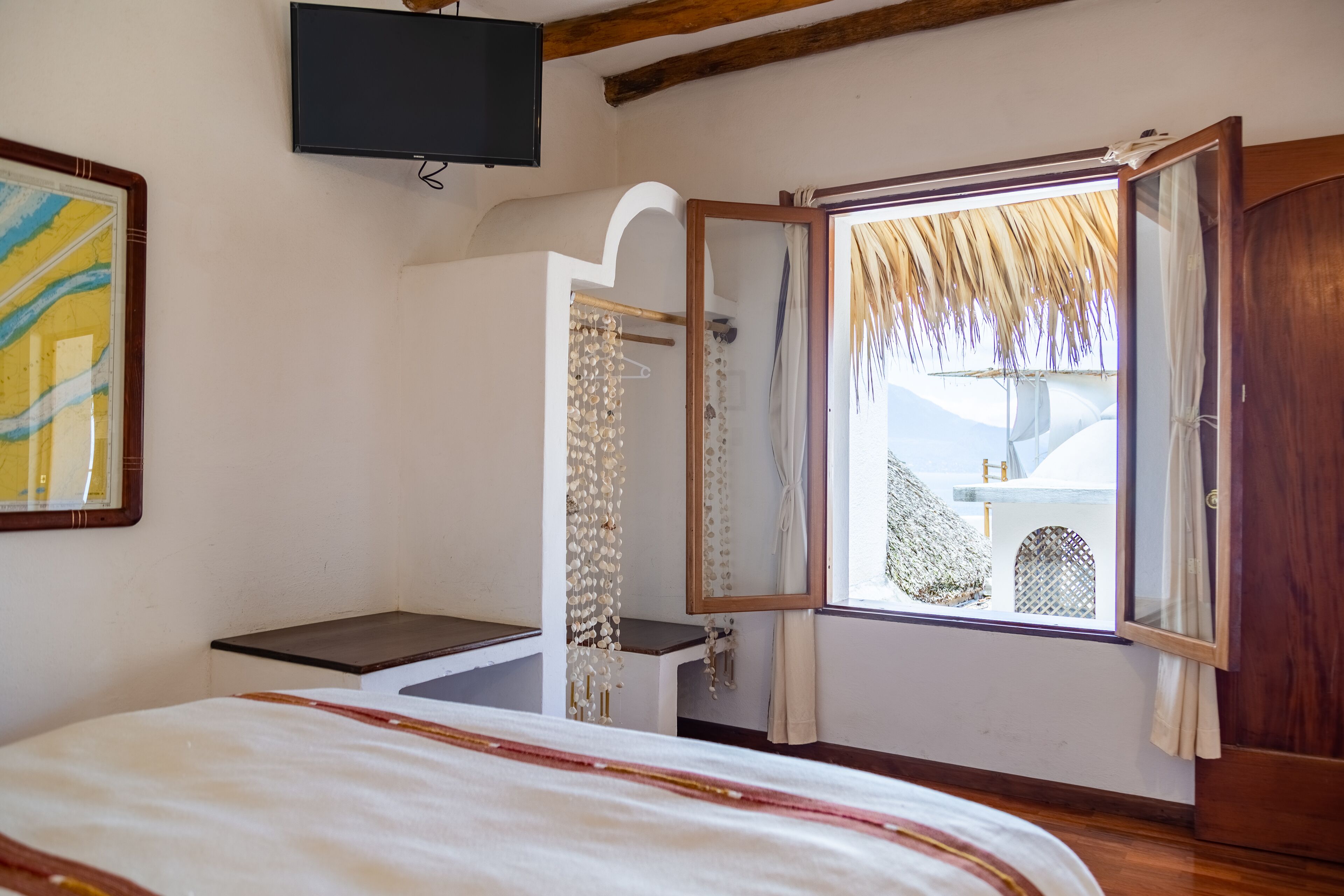 basic double room, 1 queen bed, non smoking, lake view | rollaway beds, bed sheets