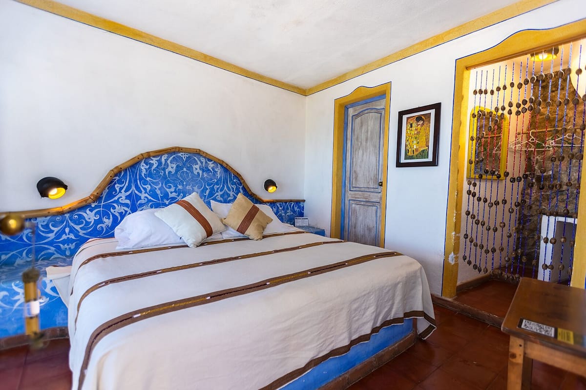 Romantische suite, 1 kingsize bed, niet-roken, uitzicht op meer | Extra bedden, beddengoed
