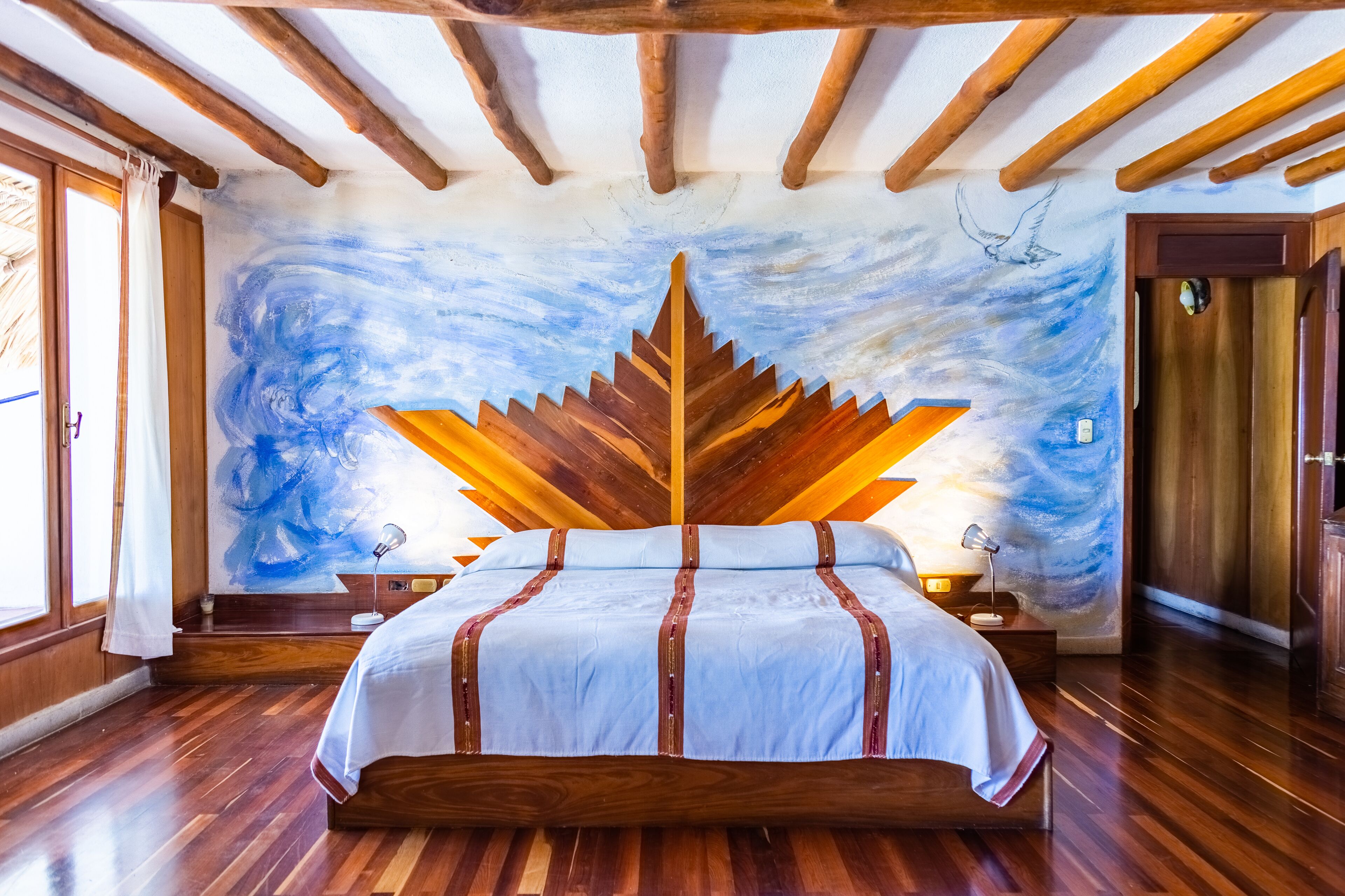 superior suite, 1 king bed, non smoking, lake view | rollaway beds, bed sheets