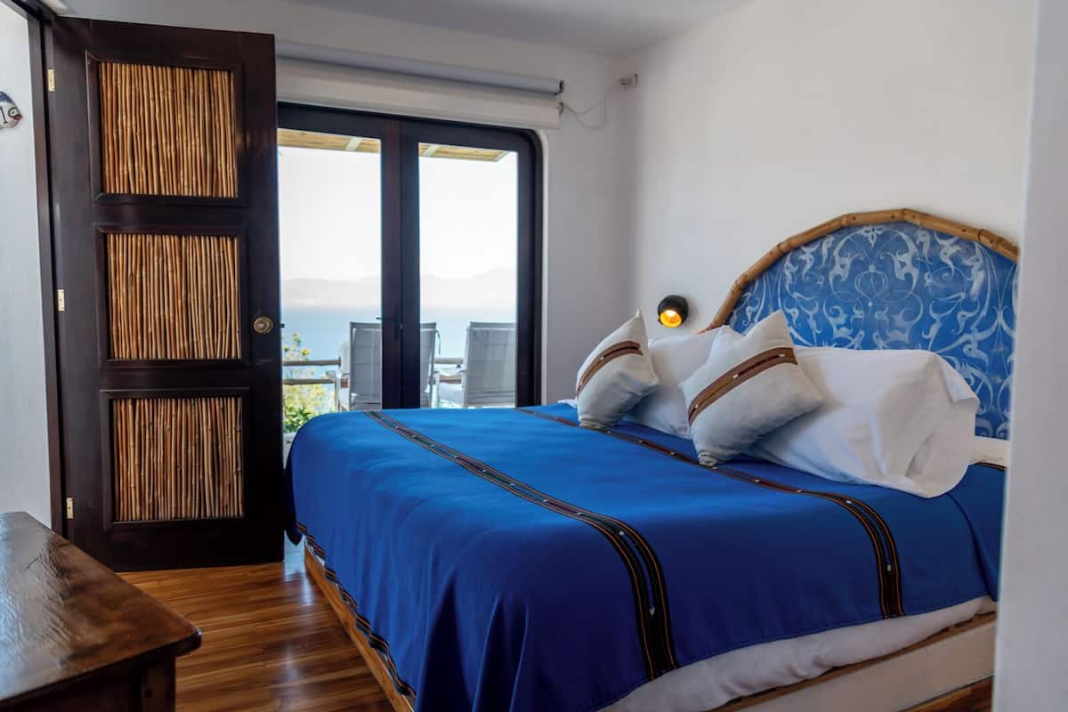 Romantic Suite, 1 King Bed, Non Smoking, Lake View | Premium bedding, down comforters, bed sheets