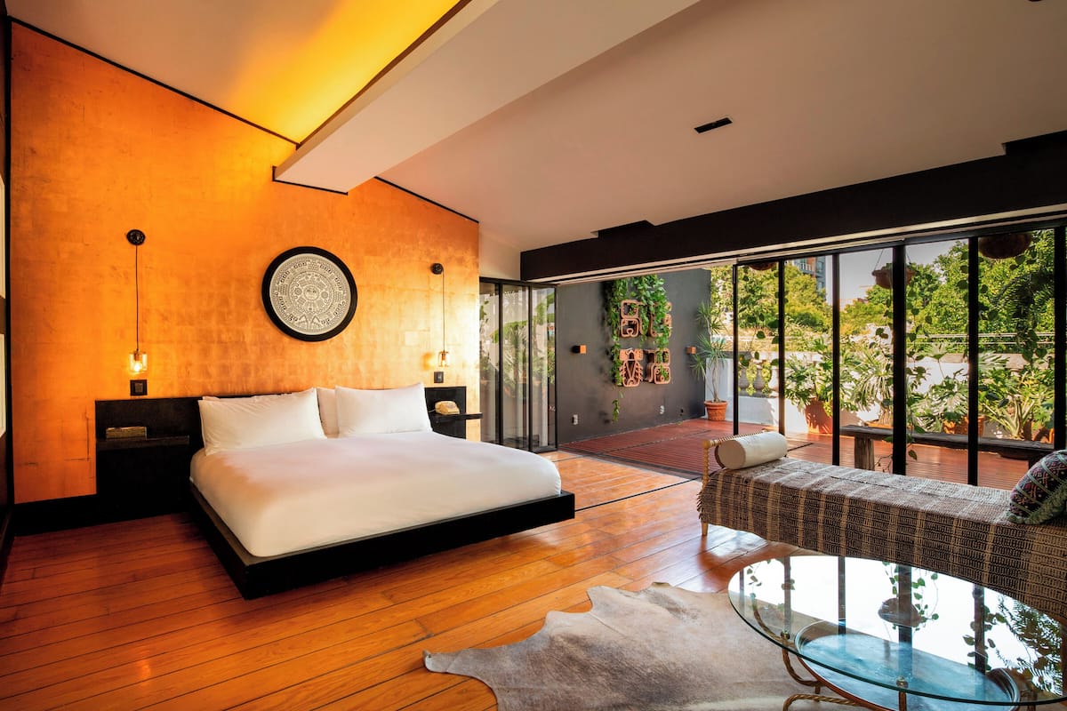 Premium bedding, free minibar items, in-room safe