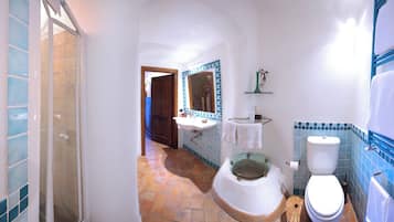 Ilmaiset hygieniatuotteet, hiustenkuivaaja, bidee, pyyhkeet