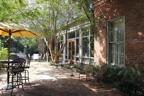 Terrace/patio - Corners Mansion Inn - A Bed & Breakfast (Vicksburg)