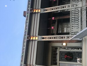 Façade de l’hébergement - soirée/nuit