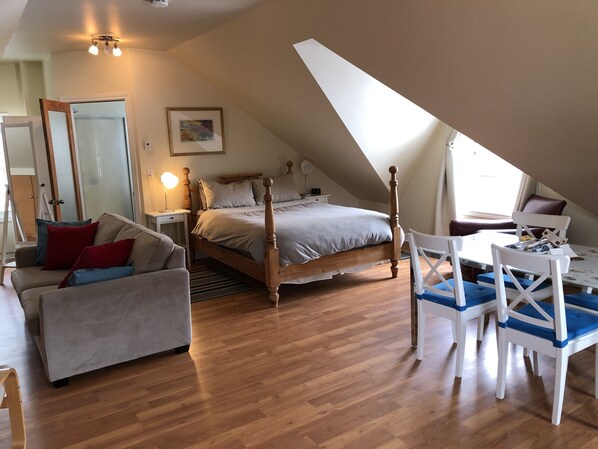 Standard Quadruple Room, Ensuite (Studio Suite 3) | WiFi