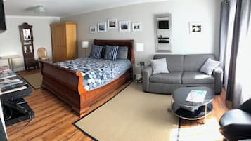 Comfort Quadruple Room, Ensuite (Sunset Suite 1)