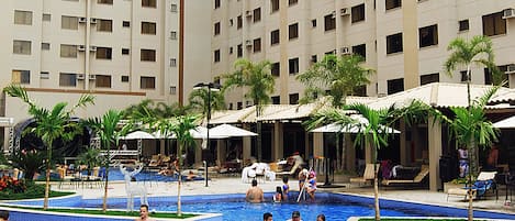 7 piscinas al aire libre (de 09:00 a 22:00), tumbonas