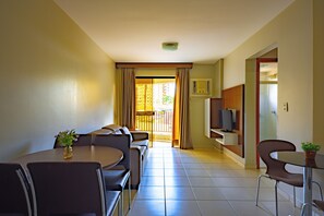 ラグジュアリー ルーム | リビング エリア | 液晶テレビ