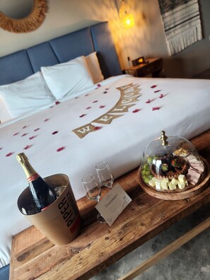 Deluxe Room, 1 King Bed, Garden View | Premium bedding, pillowtop beds, minibar, in-room safe