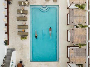 Utendørsbasseng, bassengtelt (inkludert) og bassengparasoller